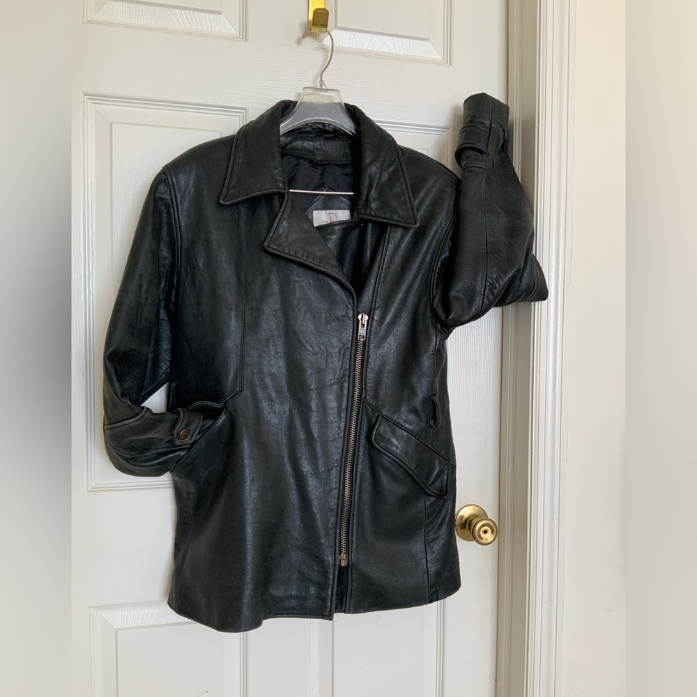 NICE LEATHER COAT. 3/4 length.